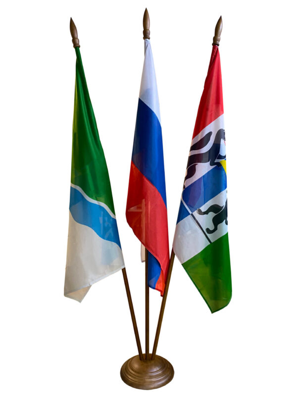 Напольный флагшток дерево, 3 штока в один ряд