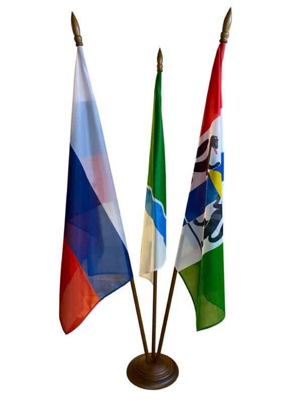 Напольный флагшток дерево, 3 штока в круг